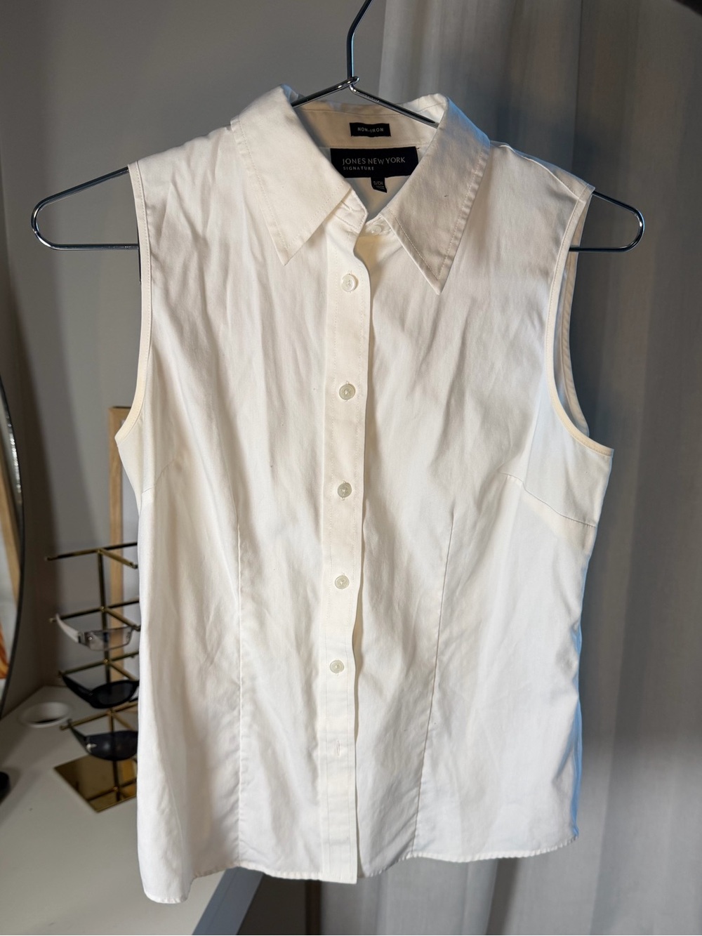 Jones New York Sleeveless White Collared Button-Down Blouse
